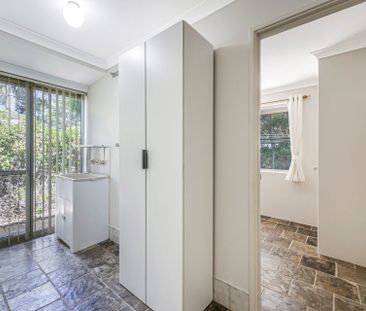 Spacious & Well-Maintained 4-Bedroom Family Home in a Prime Location - Photo 1