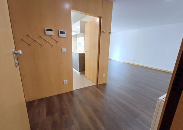 Apartamento T2 junto ao Centro Comercial Glicínias