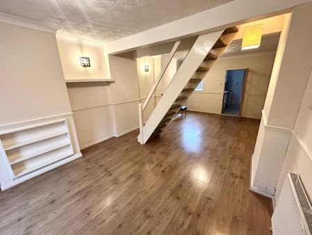 3 bedroom terraced house to rent - Photo 3