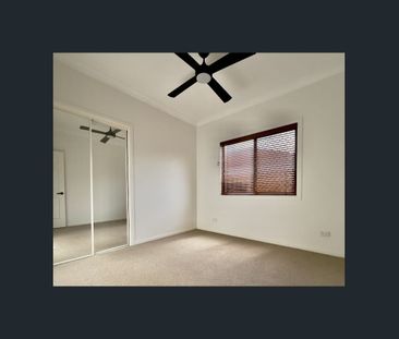 Single-Level 4 Bedroom Home in Prime Varsity Lakes Location - Photo 3