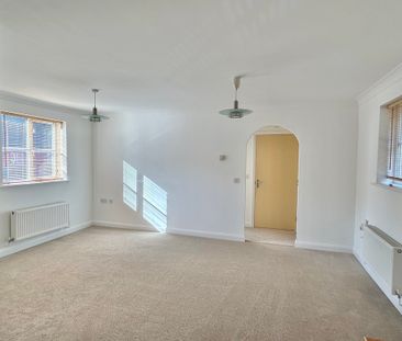 1 bedroom One Bedroom Coach House to rent - Photo 6