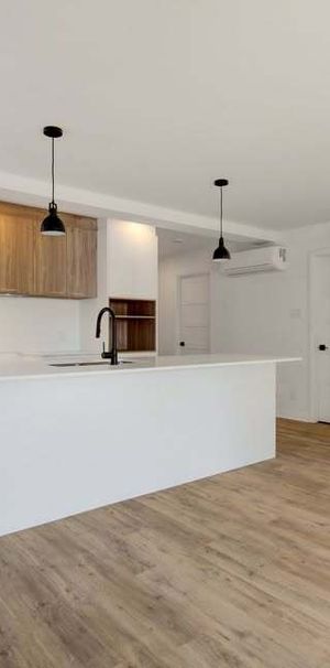 5½ Située Au Rez-de-chaussée - Photo 1