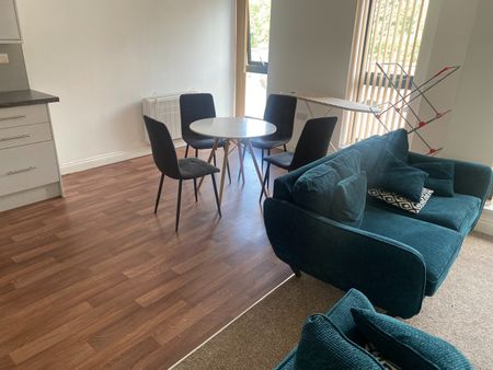 2 Bed Flat, Sangha Court, LE1 - Photo 2