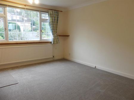 4 bedroom detached house to rent - Photo 2