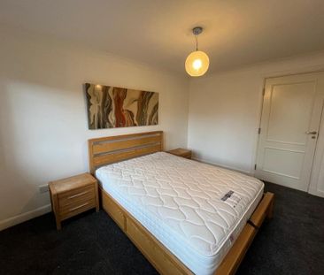 3 bedroom flat to rent - Photo 3