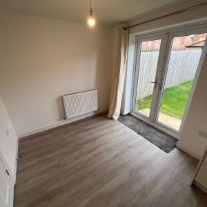 3 bedroom semi-detached house to rent - Photo 2