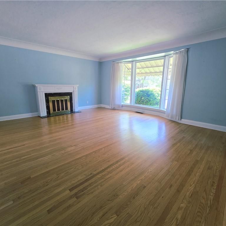 For Lease - 2047 James Street, Burlington, Ontario - Photo 1