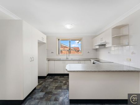 Spacious 3-Bedroom Villa in Revesby – Comfort&comma; Convenience & Single Garage&excl; - Photo 2