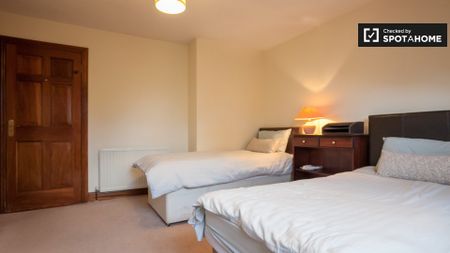 Room in shared 4-bed apt for rent in Rathmichael, Dublin - Photo 2