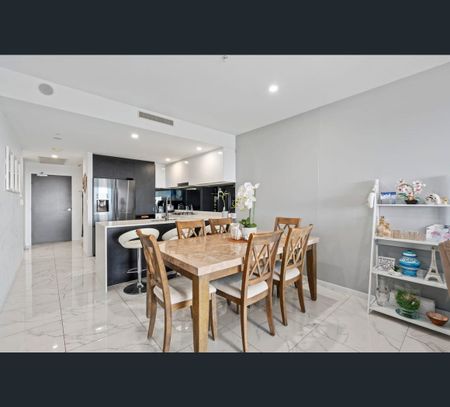 4604/5 Harbourside Ct, Biggera Waters, Qld 4216 - Photo 3