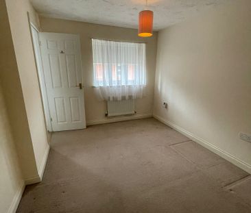 2 bed maisonette to rent in Hatcher Crescent - Photo 2