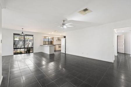 Lovely 4 x 2 in Baldivis - Photo 2