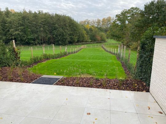 NIEUWBOUW prachtig afgewerkte 2-gevelwoning met grote tuin, ideaal gelegen in een rustige buurt en op 25min van centrum Leuven. - Foto 1