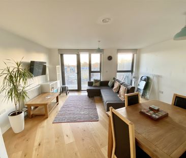 Fulneck Place, London - Photo 1