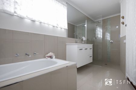 FULLY FURNISHED - SEE AGENT FOR AVAILABILITY - Photo 4