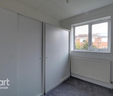 3 bedroom end of terrace house to rent - Photo 1