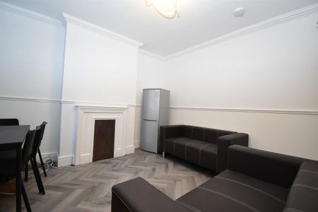 6 bedroom house to rent - Photo 2