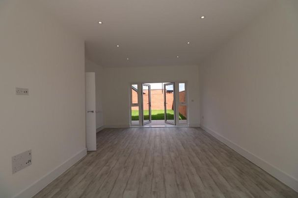 4 bedroom detached house to rent - Photo 1