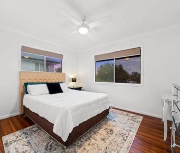 3 Bedrooms upstairs plus separate living downstairs - Photo 5