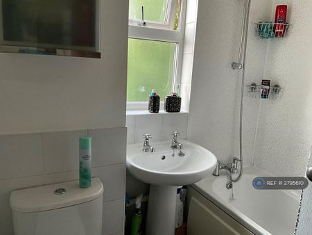 2 bedroom semi-detached house to rent - Photo 5