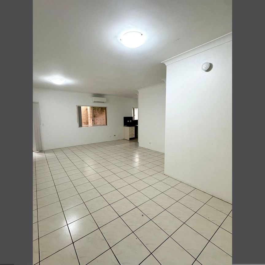 Newly Renovated 3 Bedroom Unit close to Westfield! - Photo 1