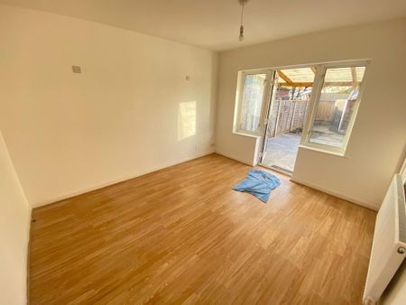 3 bedroom semi-detached house to rent - Photo 3