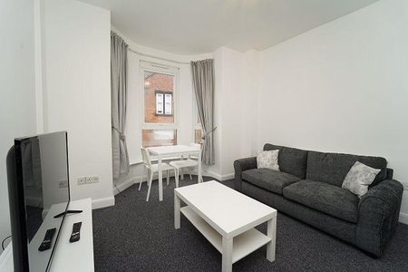 2 bedroom ground floor flat to rent - Photo 4