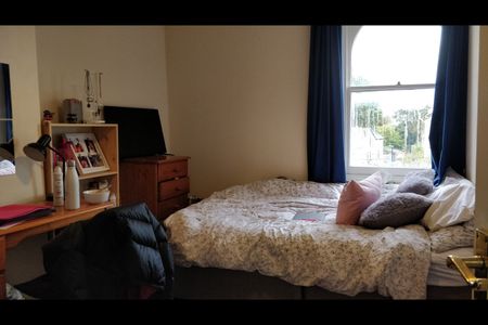 9 Bed Semi-Detached House, West Shrubery, BS6 - Photo 3