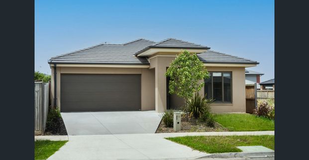 FAMILY HOME WITH ALL COMFORTS! - Photo 1