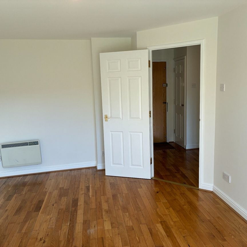 1 Bed Flat, Glaisher Street, SE8 - Photo 1