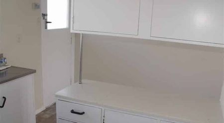 Tidy two bedroom unit in Akina. - Photo 5