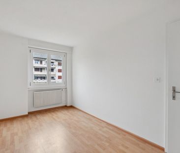 Beautiful renovated apartment in Oensingen - Photo 1