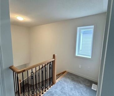 Townhouse For Lease | X8121006 - Photo 4