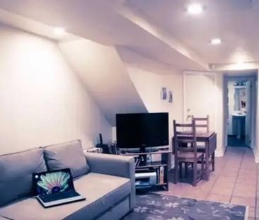 Amazing Lower-Level Apartment - Yonge / Eglinton - Must See!!! - Photo 2