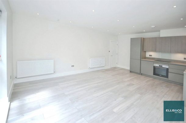 Woodside Park Road, N12, London - Photo 1