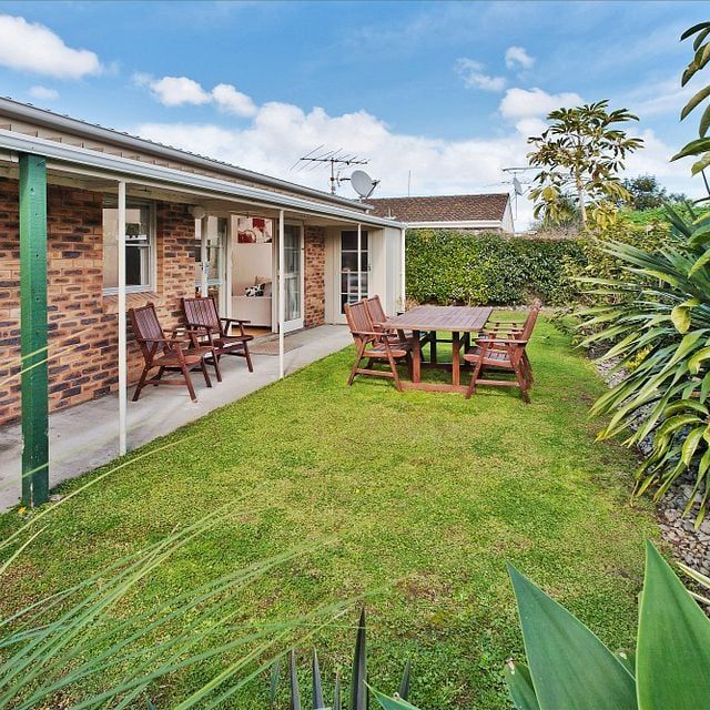 Central 2 bedroom home with lovely garden - Photo 1