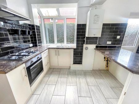 3 bedroom semi-detached house to rent - Photo 4