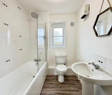 2 bedroom flat to rent - Photo 6