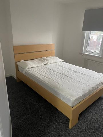 Room in a Shared House, The Drive, CR7 - Photo 5