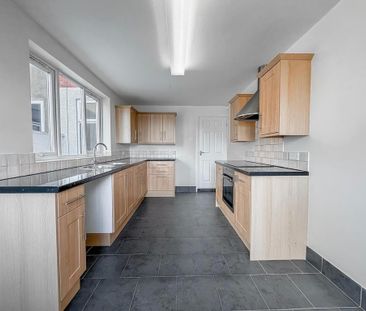 3 bedroom terraced house to rent - Photo 6