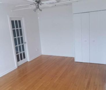 3½ rénové au sommet (vue unique + ensoleillé toute la journée) - Photo 2