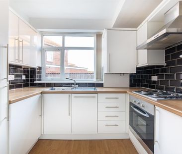3 bed semi-detached house to rent in Coast Road, High Heaton, NE7 - Photo 4