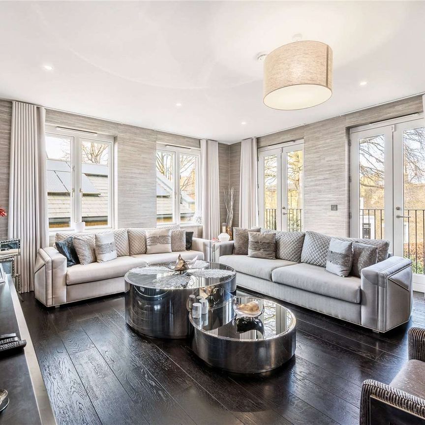 Exceptional five bedroom house which is finished to the highest standard throughout. - Photo 1