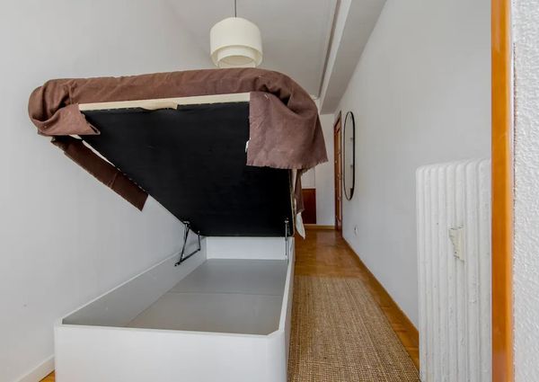 Avenida del Llano Castellano, Madrid, Community of Madrid 28034