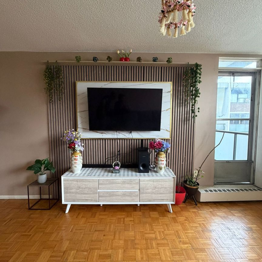 For Lease - 2121 Roche Court Unit# 725, Mississauga, Ontario - Photo 1