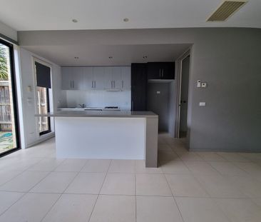 THE VILLAGE TOWNHOUSE! - Photo 5