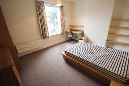 3 bedroom end of terrace house to rent - Photo 2