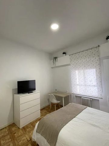 Calle de Bravo Murillo, Madrid, Community of Madrid 28020 - Photo 5