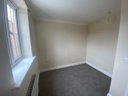4 bedroom semi-detached house to rent - Photo 4