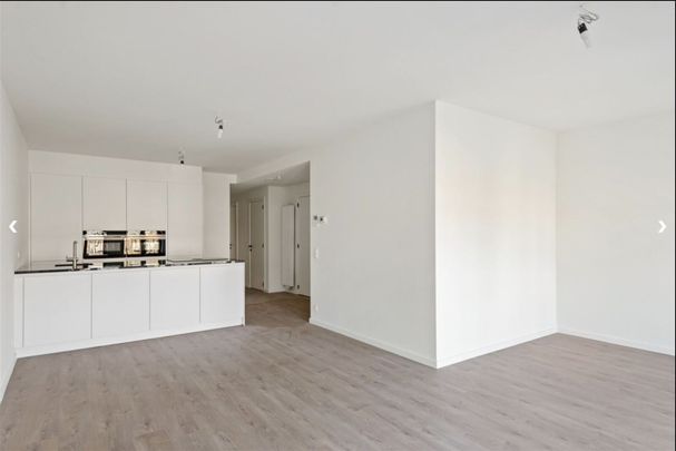 Instapklaar 2-slaapkamerappartement met carport - Foto 1